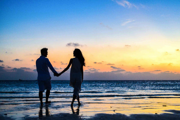 Quels signes astrologiques vont bien en couple ? Guide complet des compatibilités amoureuses en 2026